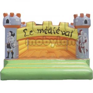 château gonflable Le médiéval avec ses personnages en armures