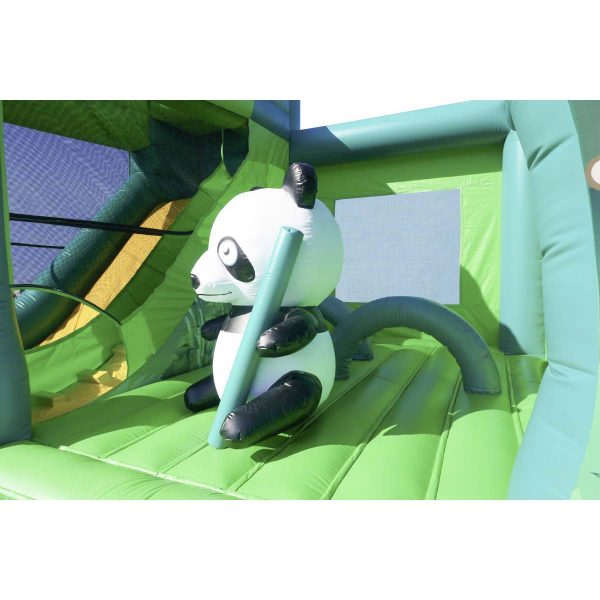 Le château gonflable Panda mania est très sympa avec ses pandas. Il est vert comme une forêt de bambous et il a un grand toboggan ! Mais ce qui est vraiment amusant, c'est qu'il faut chercher l'escalier du toboggan et qu'on est caché quand on y monte ! réf. : CO47