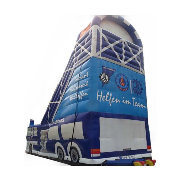 Ce grand toboggan gonflable a le look d'un camion de pompier bleu ! Il faut monter dans la nacelle et glissssser !